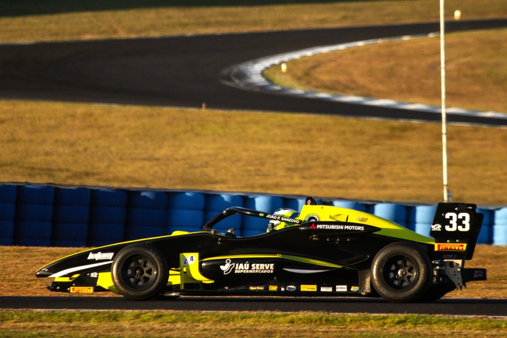 João Paulo Sanzovo venceu mais uma na Rookie da Fórmula Delta e conquistou três pódios em sua estreia no Velocitta