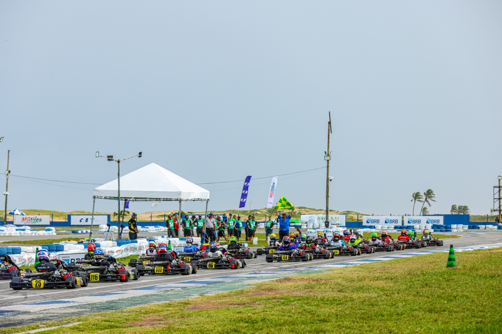 Classificatórias da tarde começam com provas empolgantes na F4 Júnior e na F4 Graduados; confira os resultados